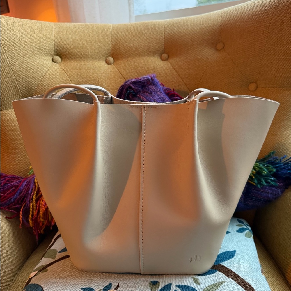 NWOT Portland Leather Large Devan